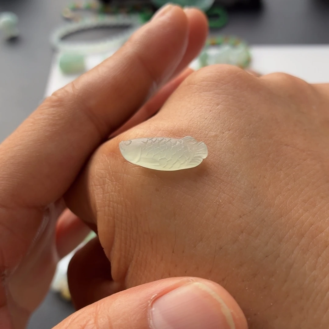 定制翡翠未镶嵌鱼