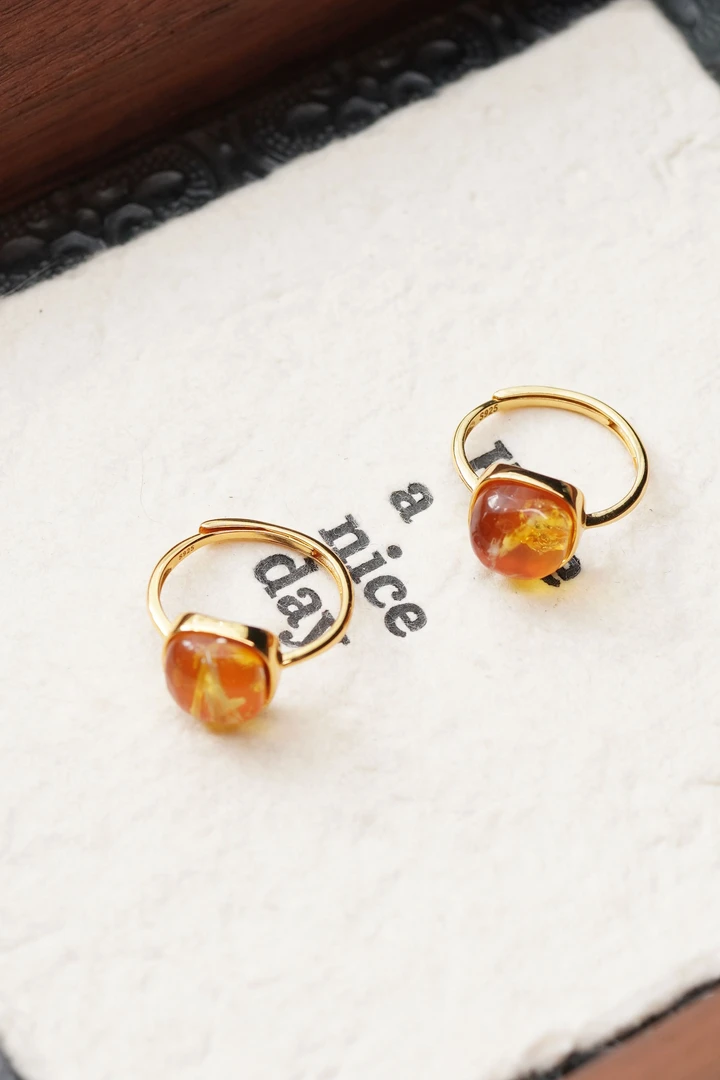 天然蜜蜡6*9mm方块戒指 多样性发其一