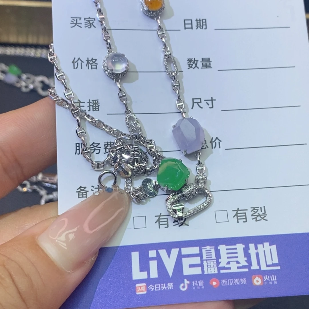 翡翠18K金镶嵌颈饰