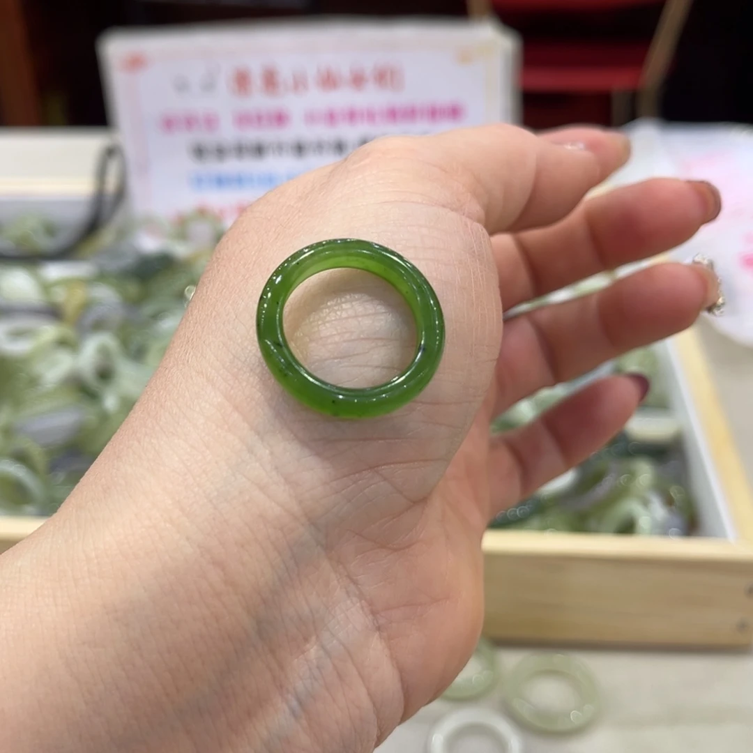 和田玉颈饰未镶嵌画**外