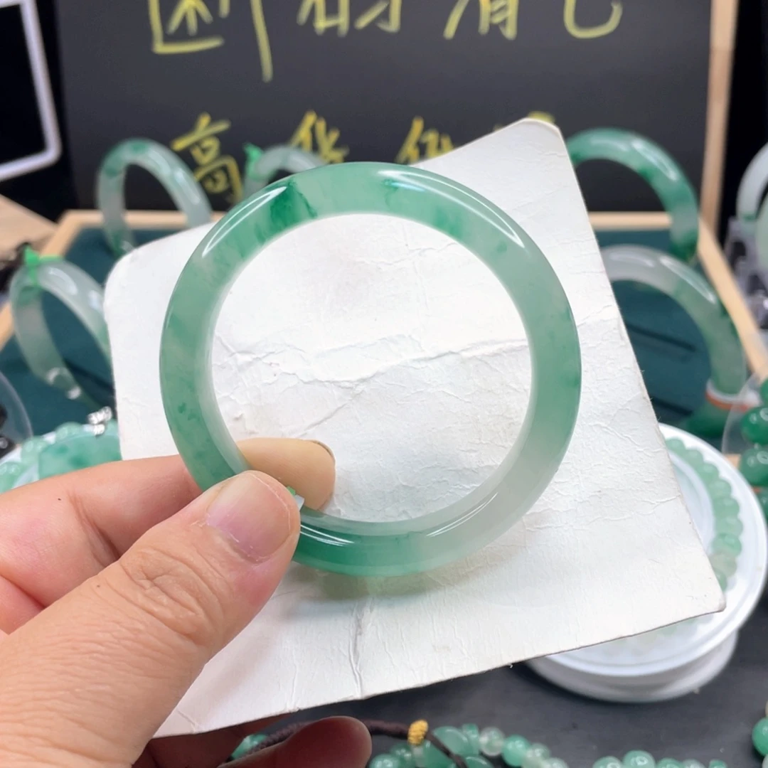 石英质玉未镶嵌手镯