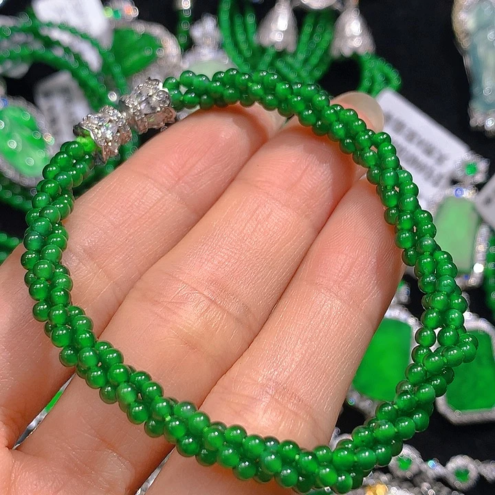 翡翠颈饰未镶嵌翡翠