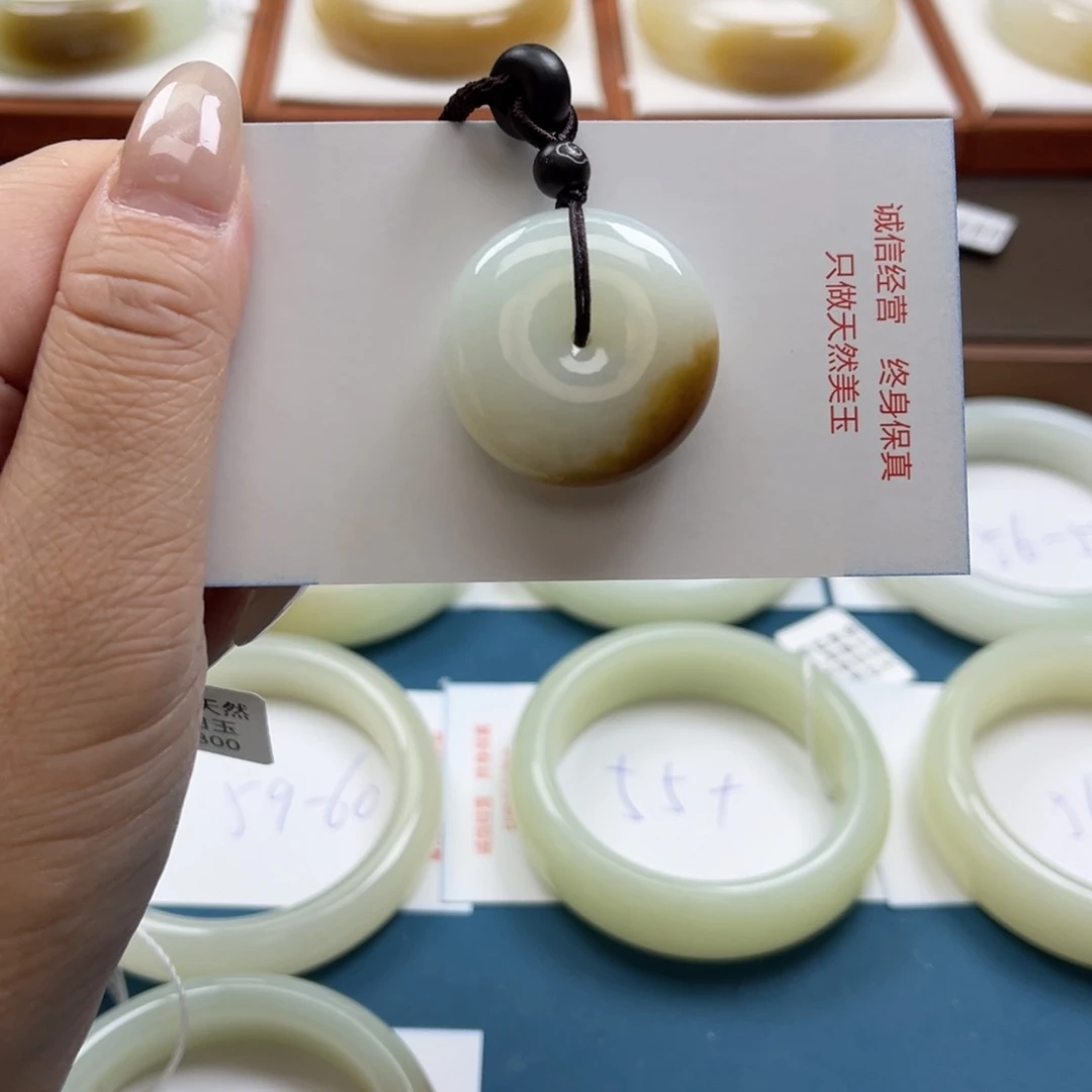 颈饰未镶嵌和田玉