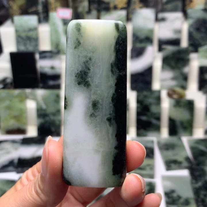 独山玉颈饰未镶嵌