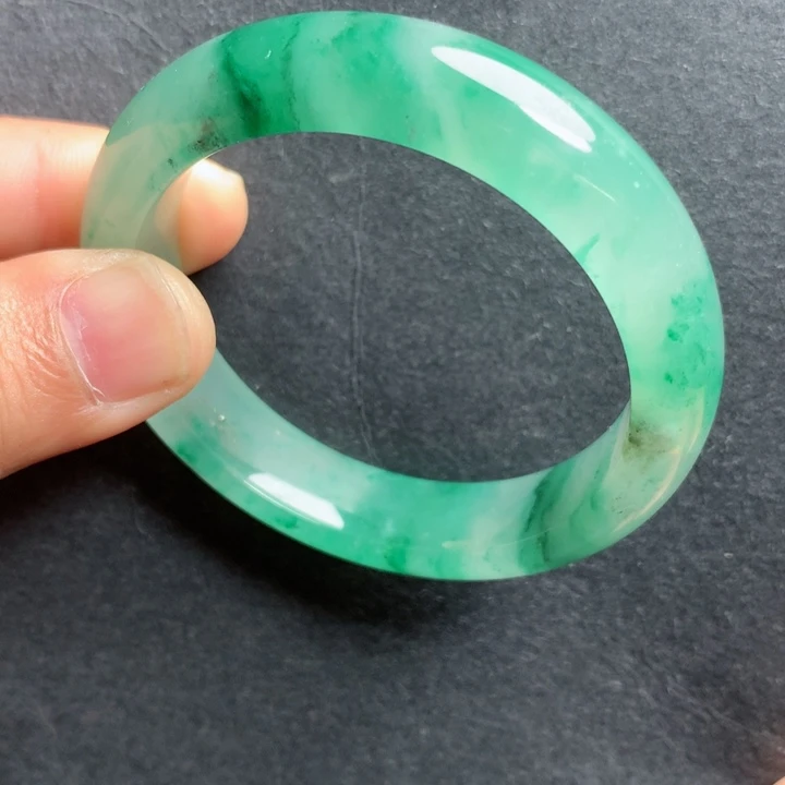 未镶嵌手镯石英质玉