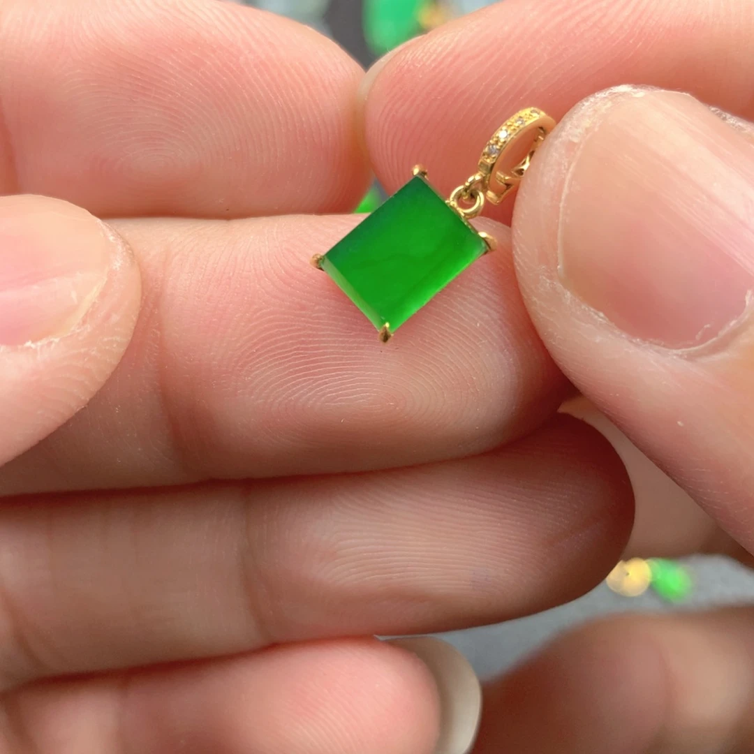 【闪购商品】翡翠18K金镶嵌颈饰翡翠