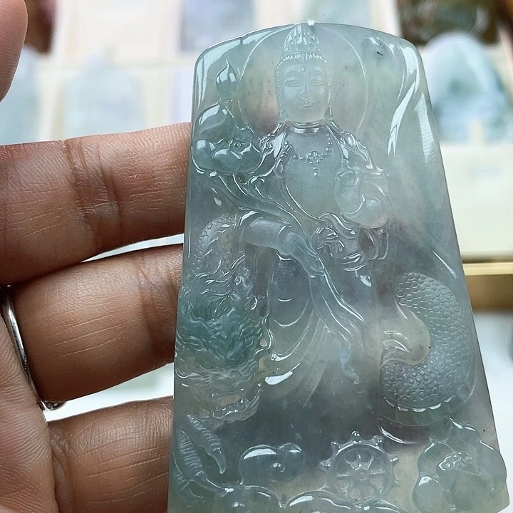 翡翠未镶嵌颈饰城**人天然翡翠A货，玉龙观音
