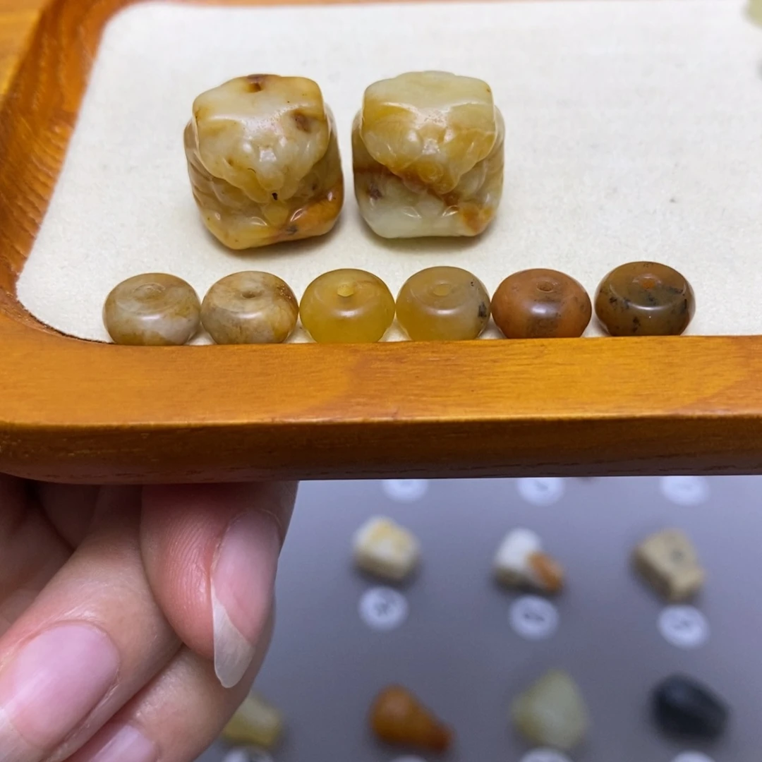 蛇纹石玉配饰合金小***哥