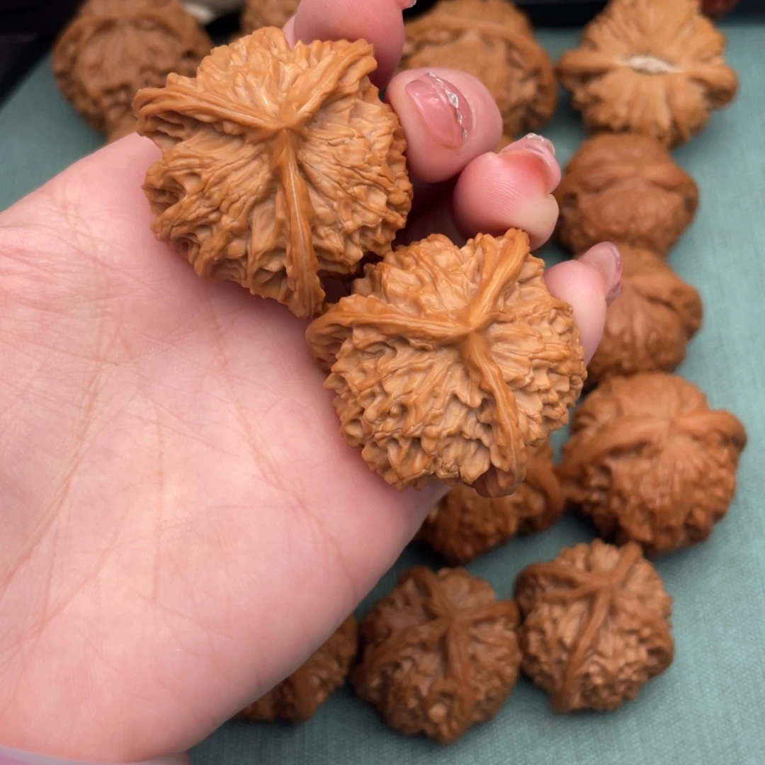 文玩核桃把件盘山三棱40