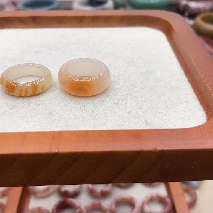 石英质玉圈口58未镶嵌少***?
