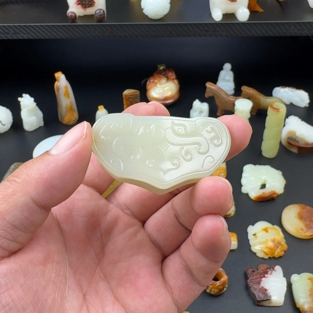 洗***心和田玉（糖玉）未镶嵌颈饰
