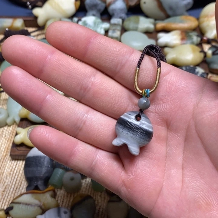 蛇纹石玉未镶嵌颈饰