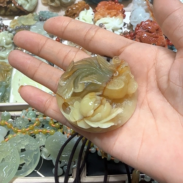 蛇纹石玉未镶嵌吊坠幸**美