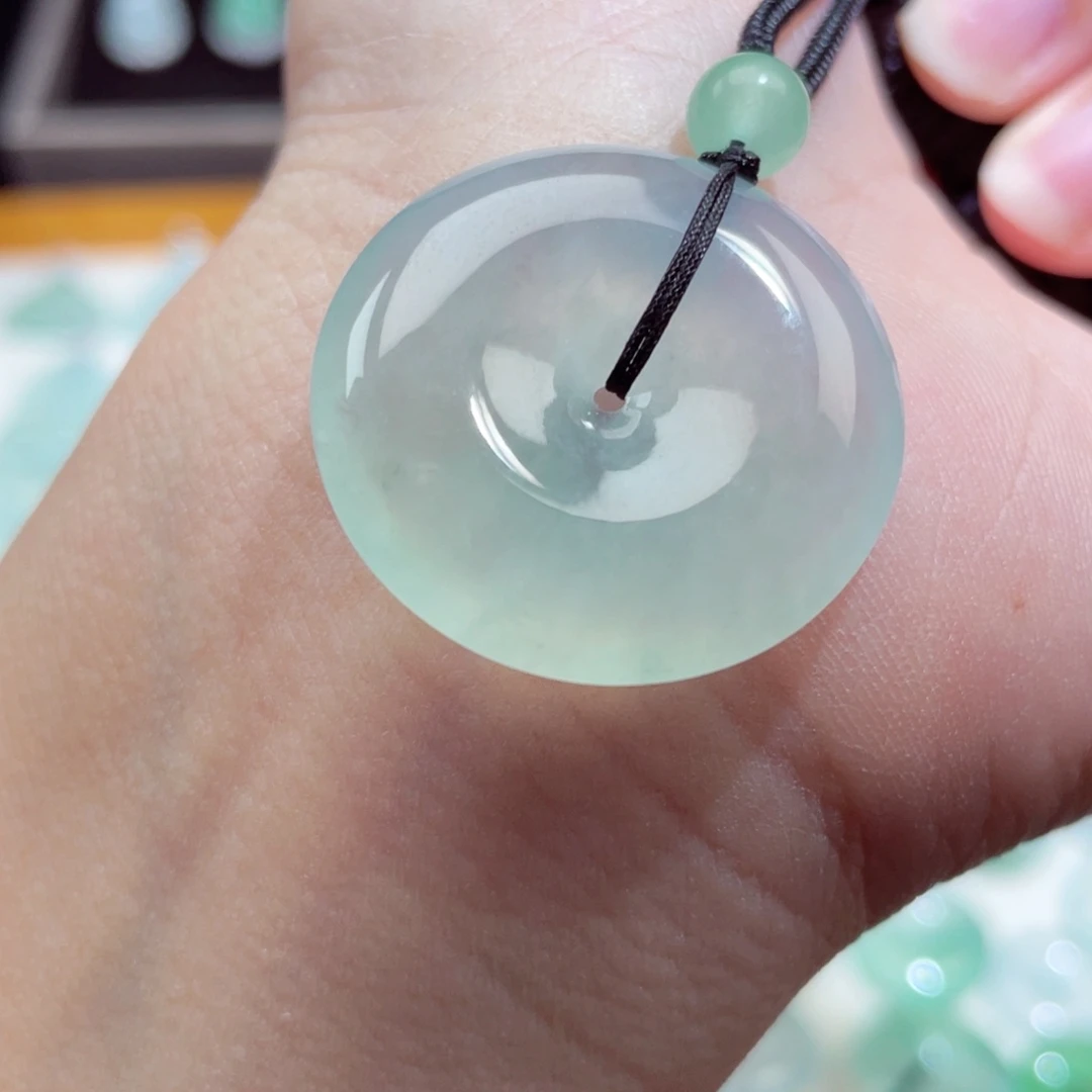 颈饰未镶嵌翡翠平安扣