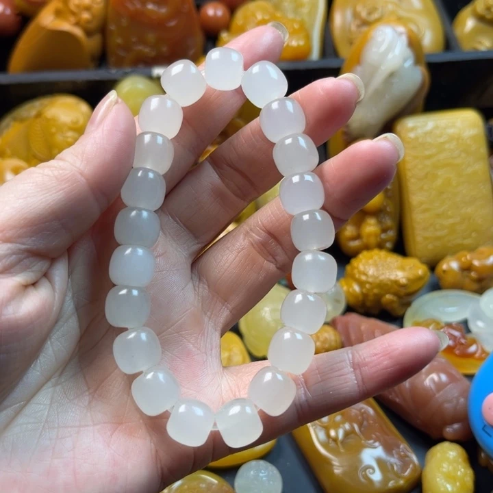 欧***册石英质玉未镶嵌颈饰