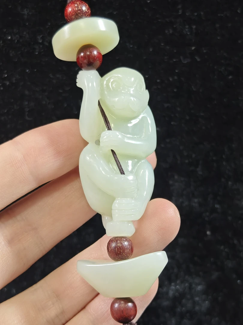 旧藏天然和田玉灵猴献福手把件挂件52克51*25mm