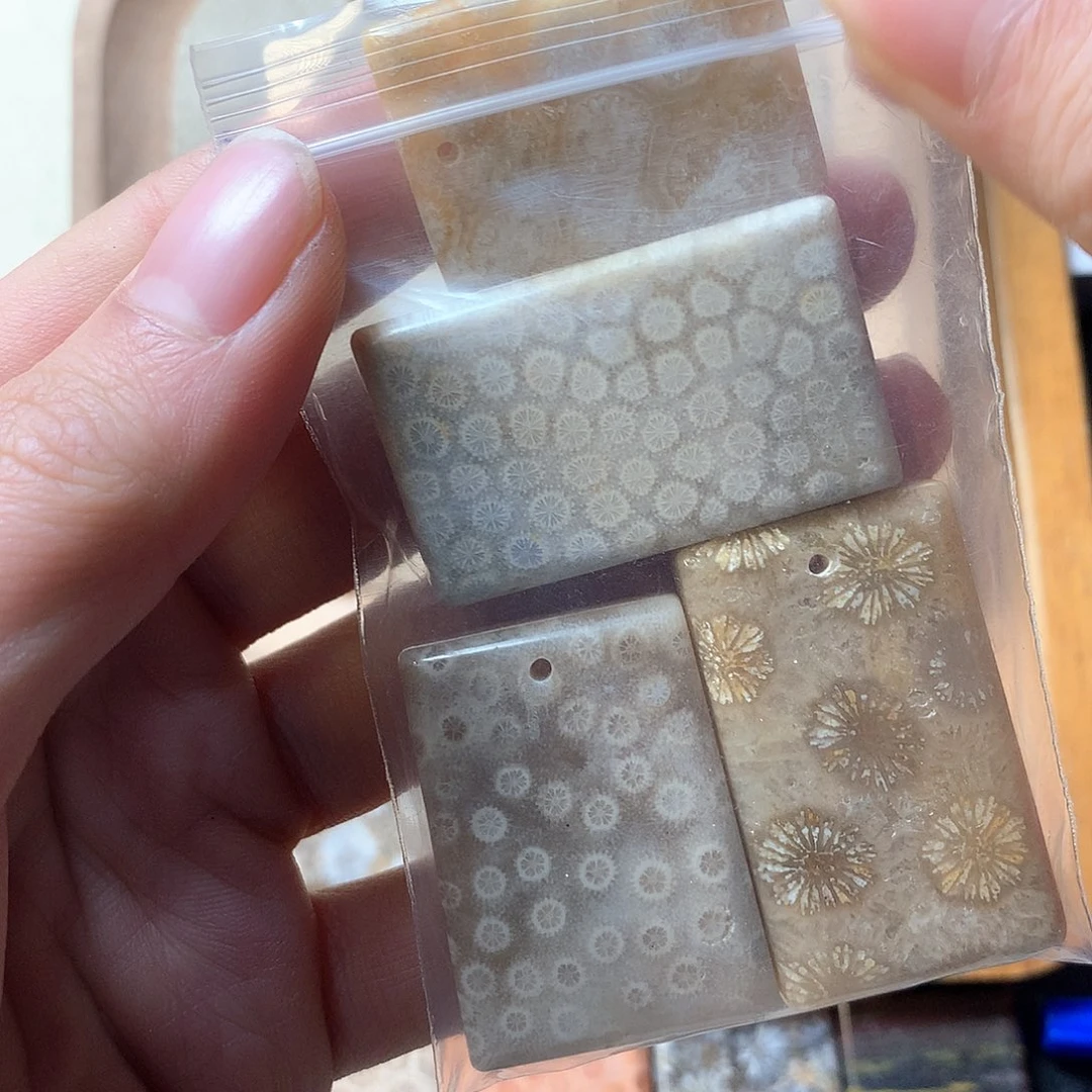 石英质玉颈饰未镶嵌?****