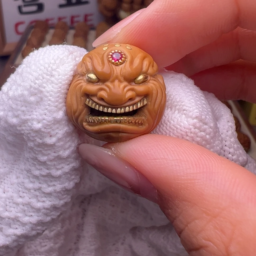 猴头核桃把件镶嵌款大牙恶僧全品有正常封口线