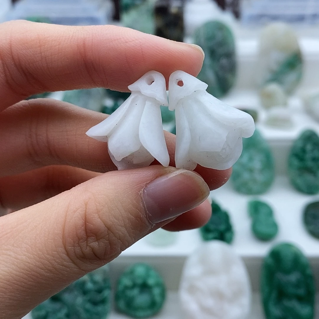 独山玉未镶嵌颈饰