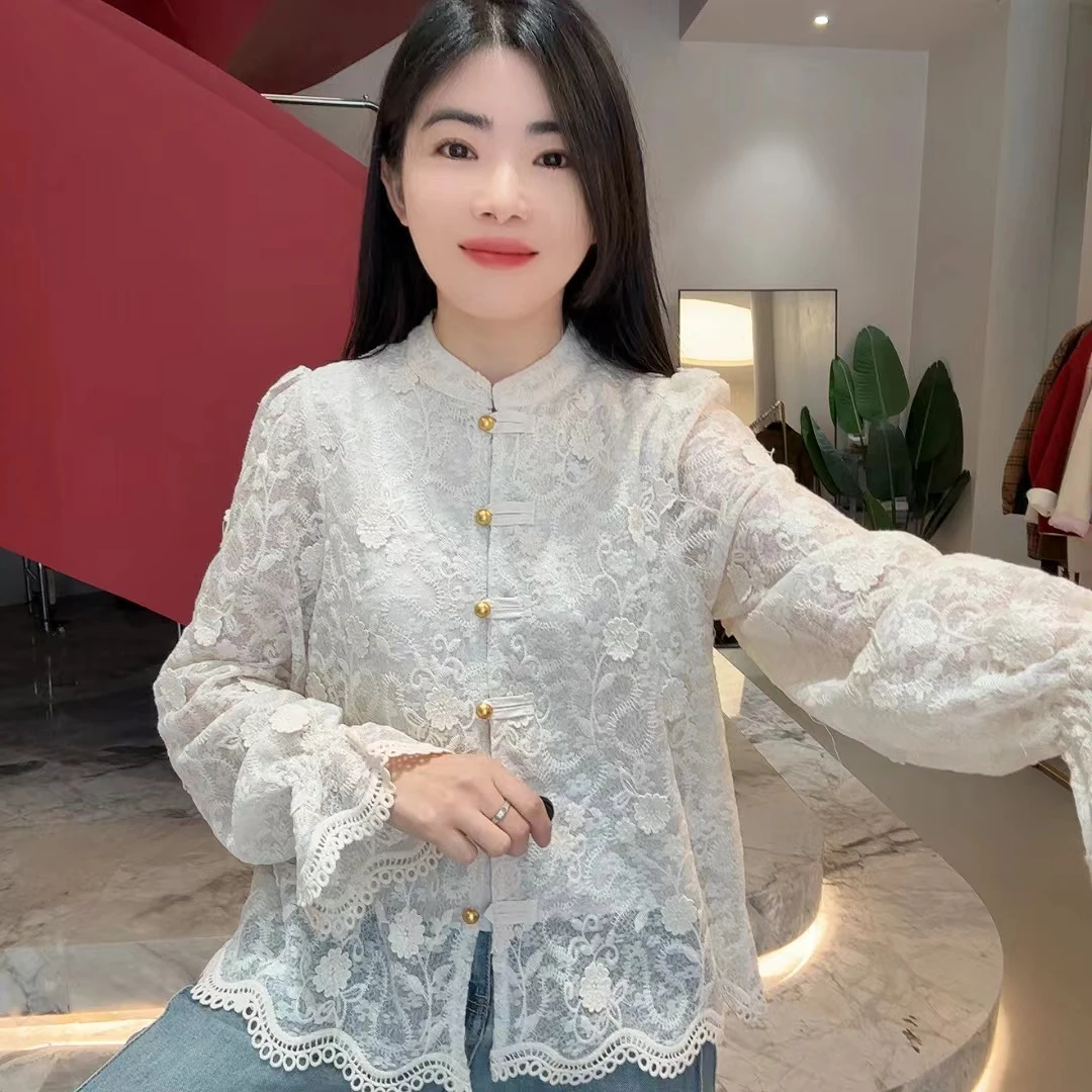 252637 圆领复古盘扣蕾丝喇叭袖长袖气质衬衫