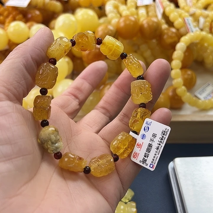 未镶嵌琥珀珠宝奇石