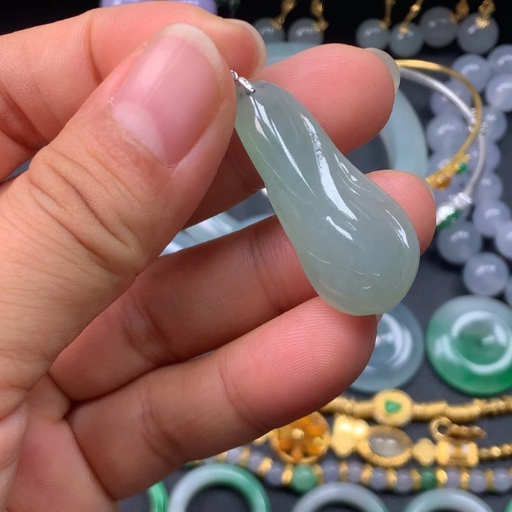 翡翠18K金镶嵌颈饰福瓜