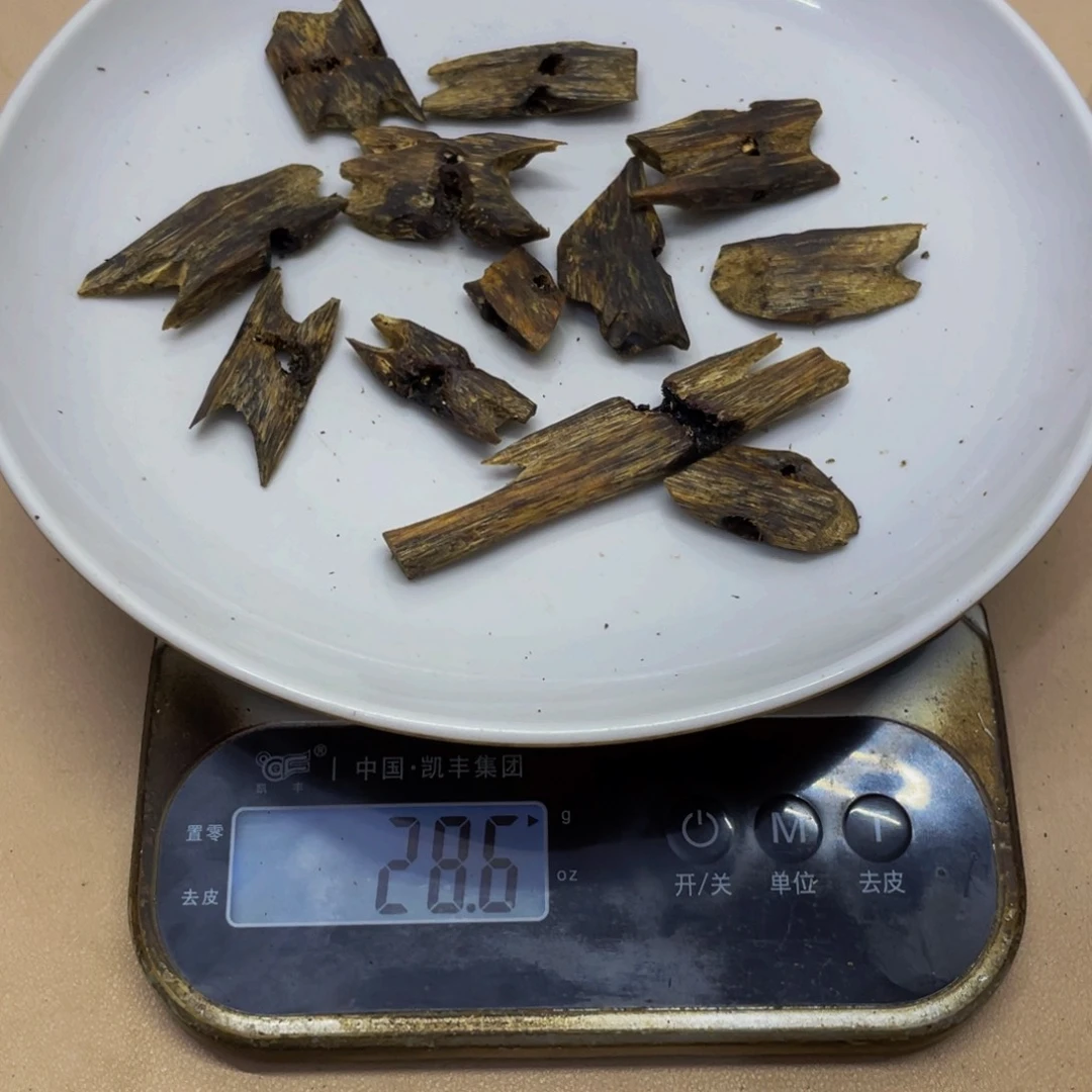 沉香碎屑沉香甘**凡乌身圆叶流油块料28.5克
