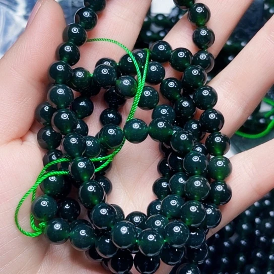 蛇纹石玉颈饰合金凯