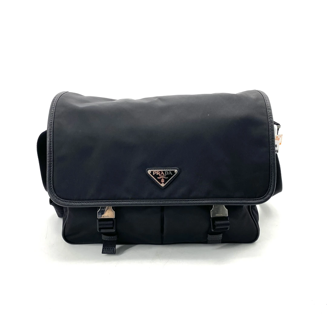 99新 Prada/普拉达 黑色尼龙双扣斜挎包 尺寸32/23