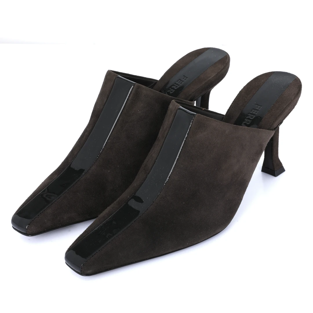 FERRAGAMO 韩式尖头女士尖头包头麂皮面半拖低跟鞋 0766422