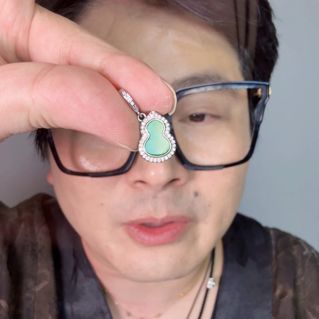 颈饰未镶嵌翡翠一件
