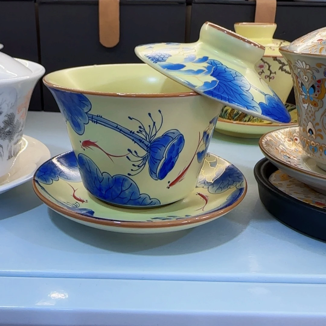 瓷片盖碗很好看很精致