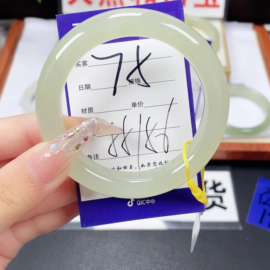 和田玉手镯未镶嵌