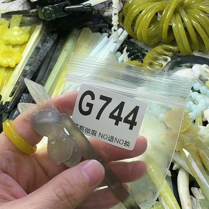 芊***凉蛇纹石玉合金发饰