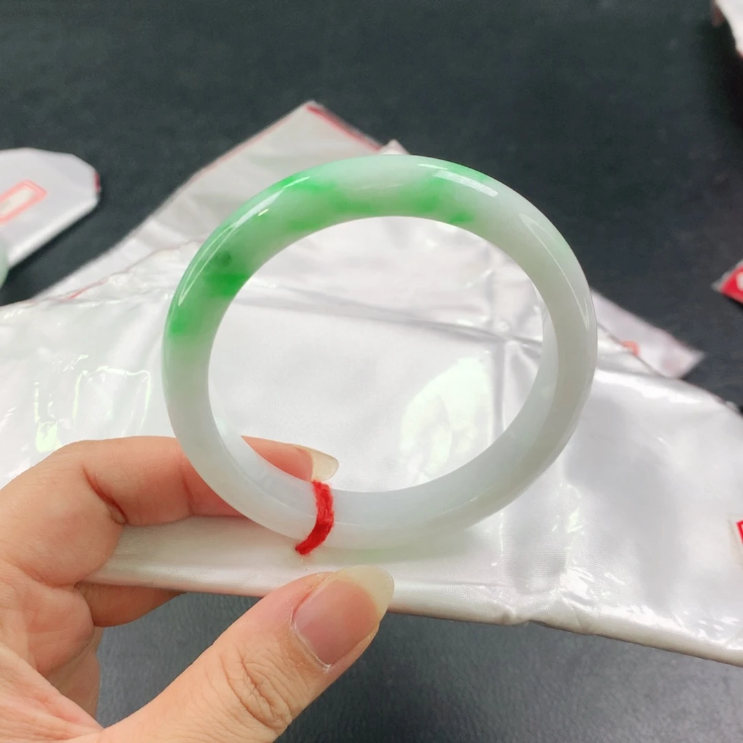 翡翠未镶嵌手镯03