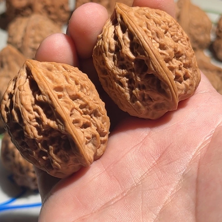 猪***肠文玩核桃吊坠野生鸡心
