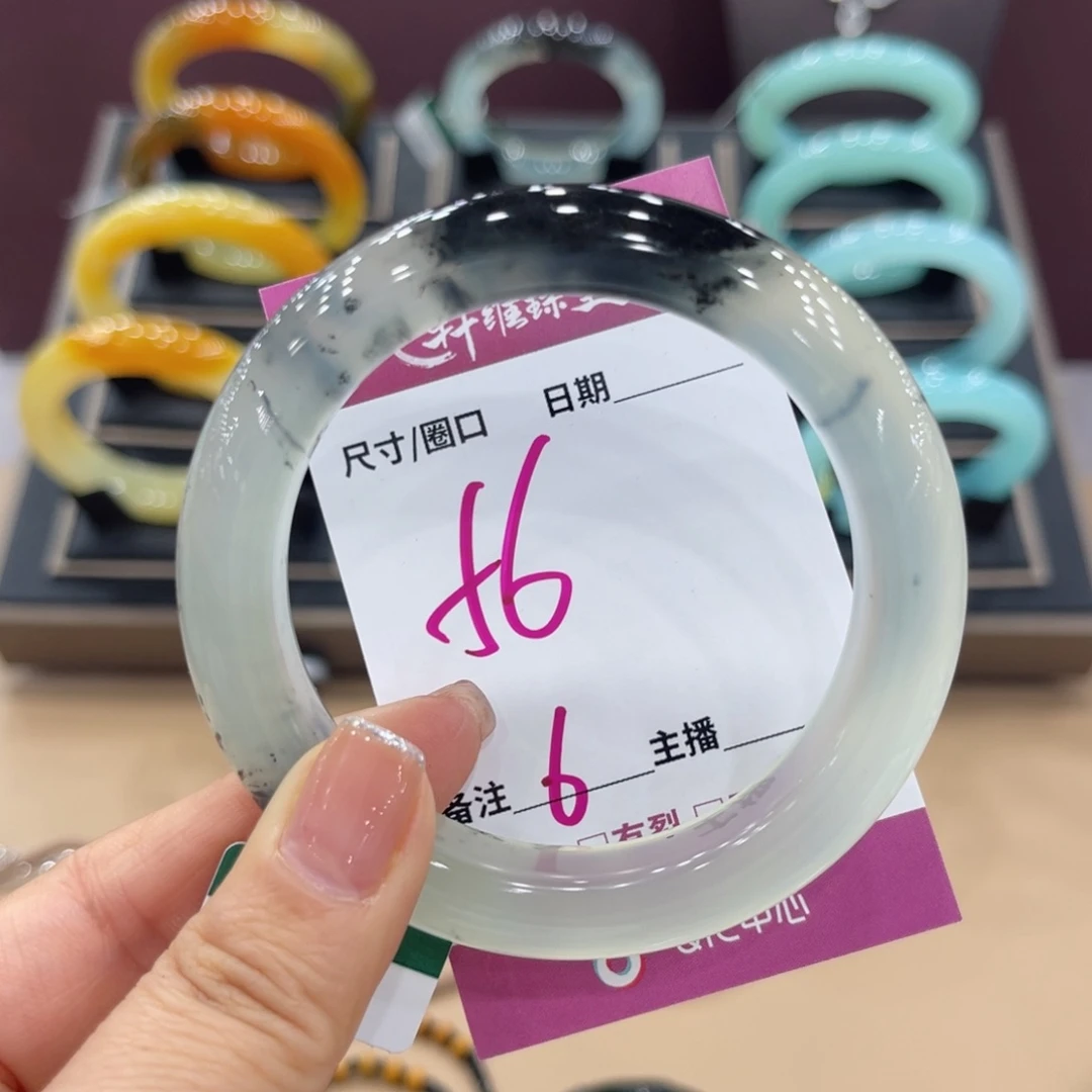 少***话蛇纹石玉未镶嵌手镯