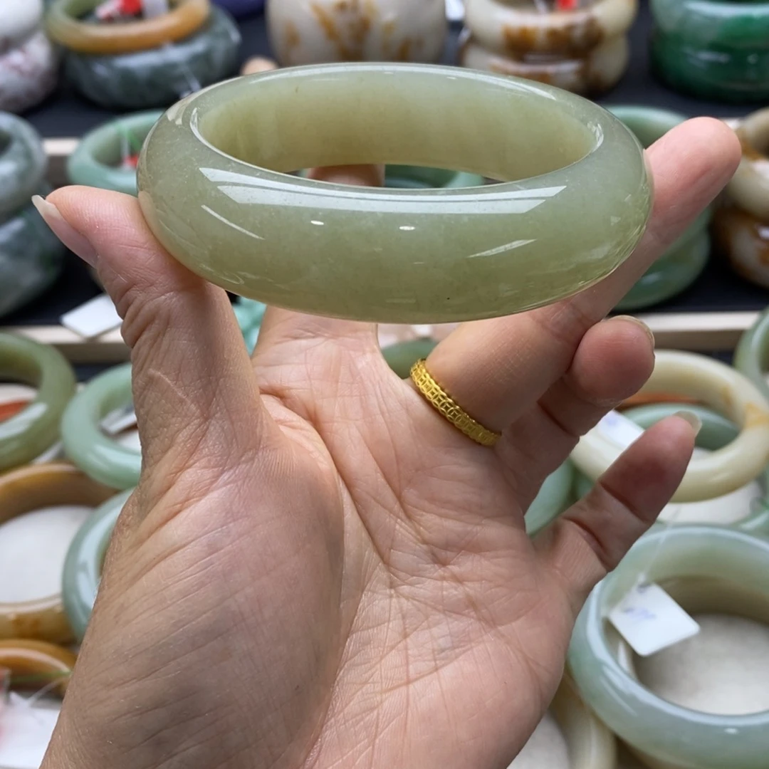 未镶嵌手镯石英质玉