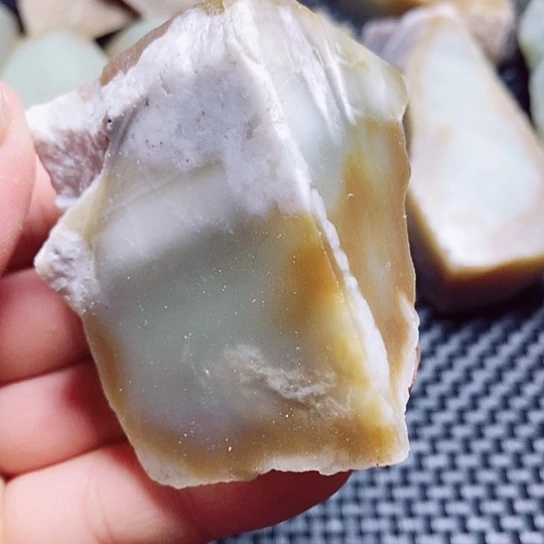 和田玉（糖玉）未镶嵌珠宝半成品