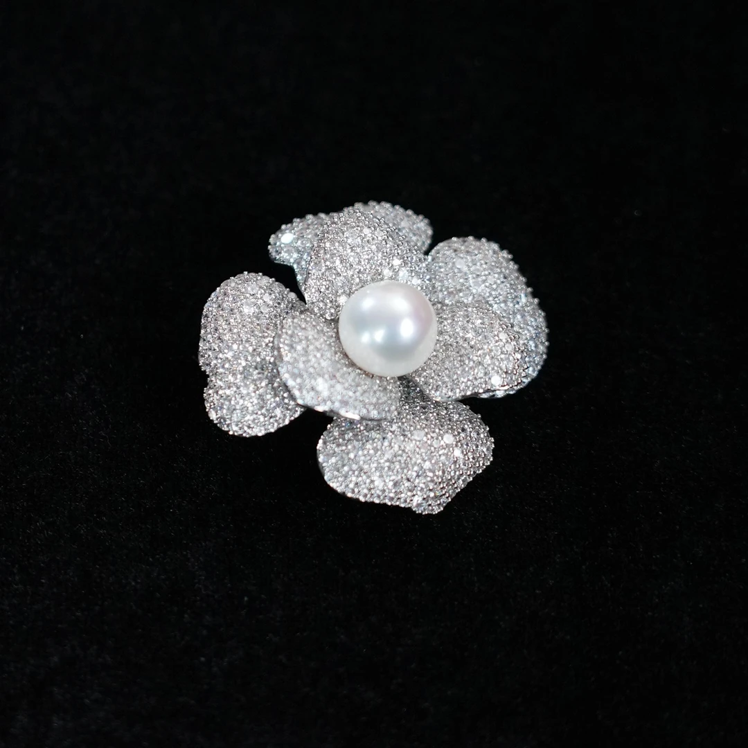 合金胸针 Ruby衣橱 | 银色花朵胸针 X001