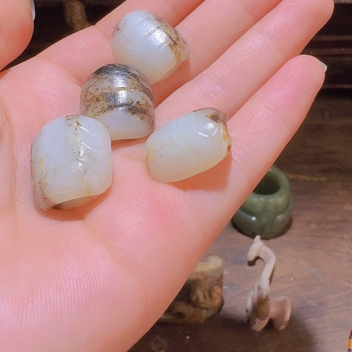 根***缘和田玉未镶嵌挂件