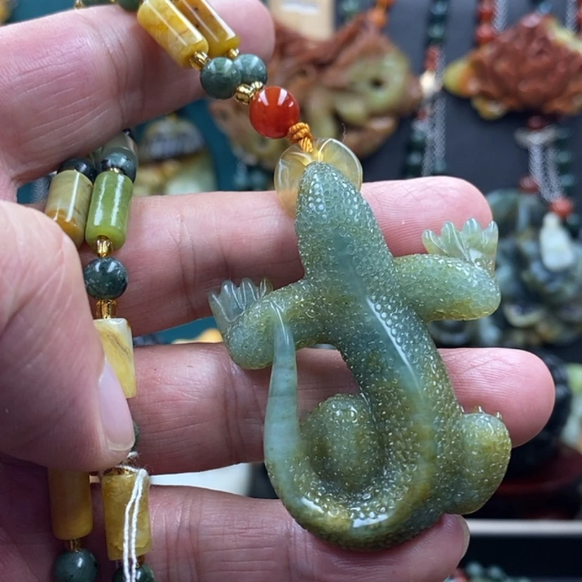 【闪购商品】蛇纹石玉未镶嵌吊坠