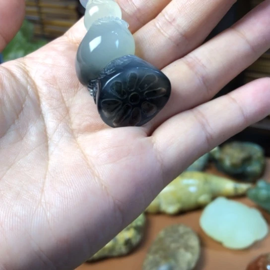 未镶嵌蛇纹石玉颈饰