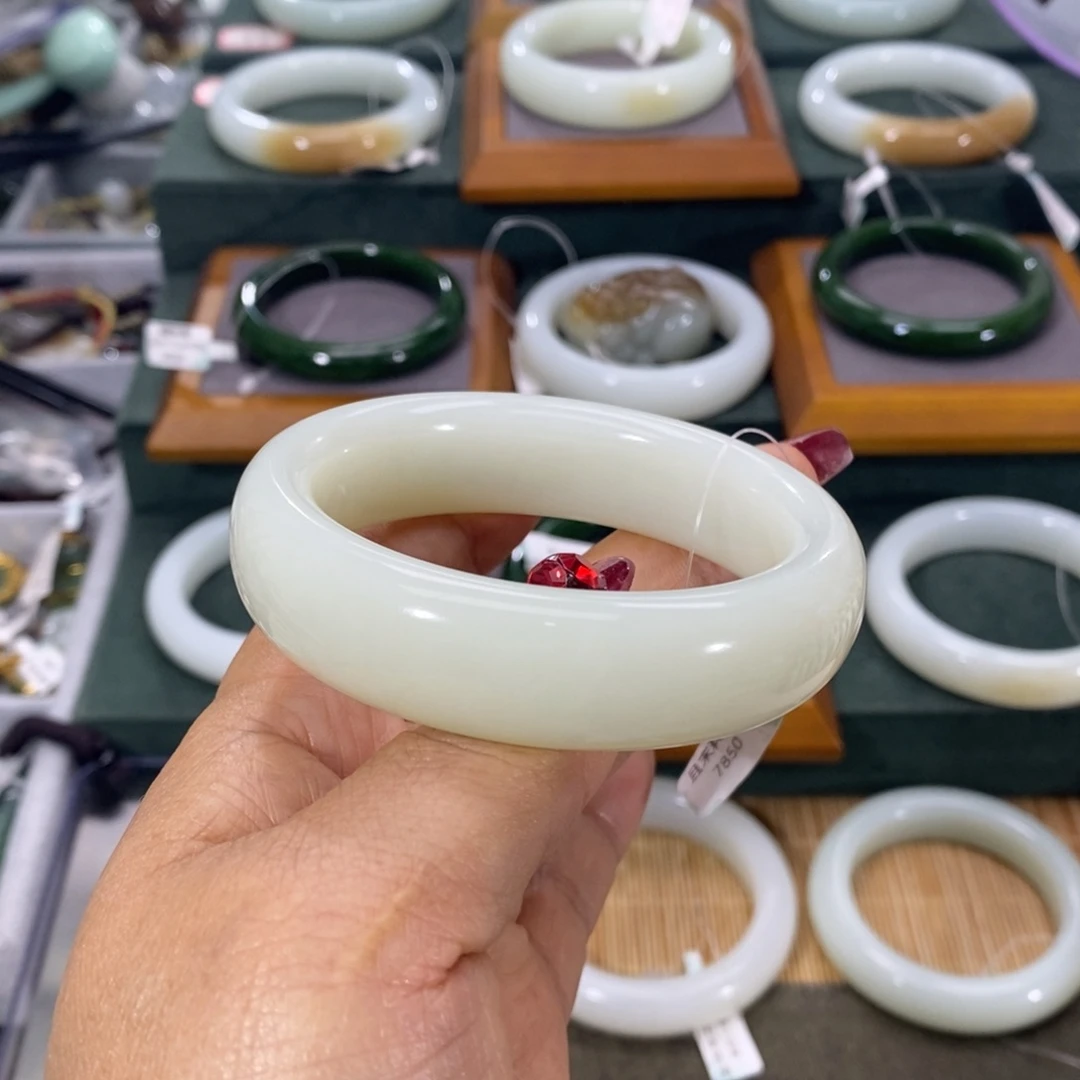 和田玉手镯未镶嵌