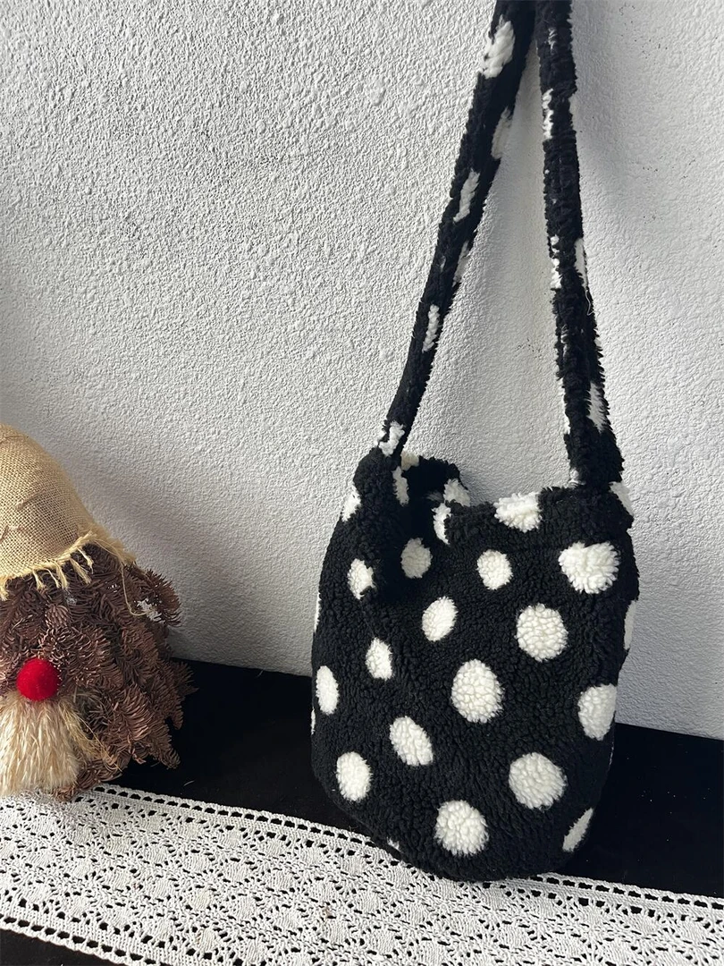 日韩扣式磁吸扣水桶包收纳斜挎包休闲单肩百搭时尚ins小包包复古