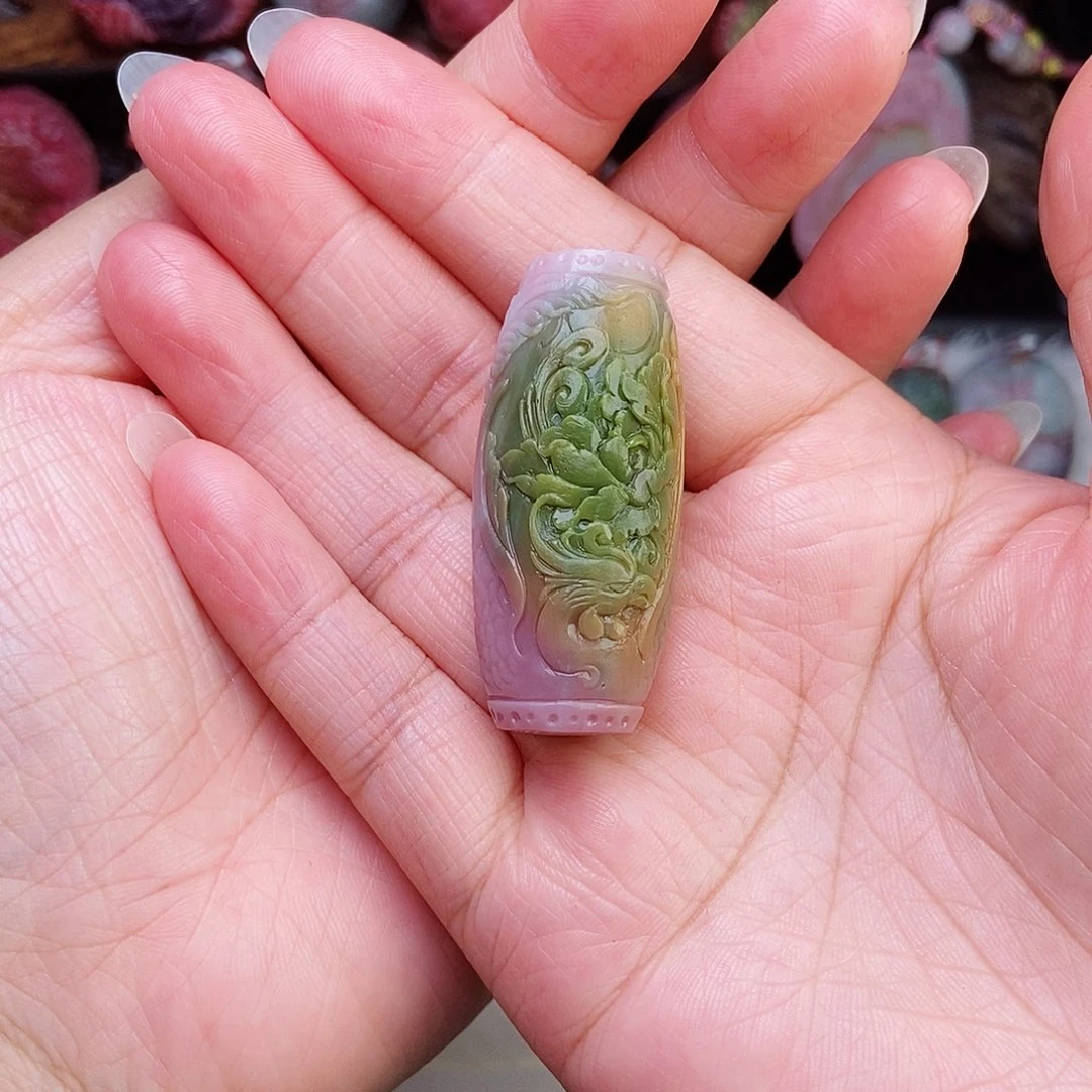 颈饰未镶嵌石英质玉（盐源）媛*