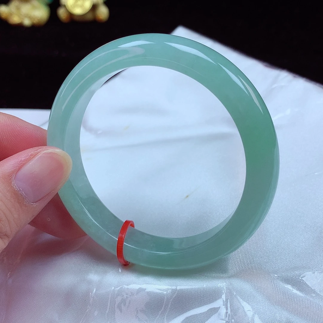 翡翠手镯未镶嵌55圈