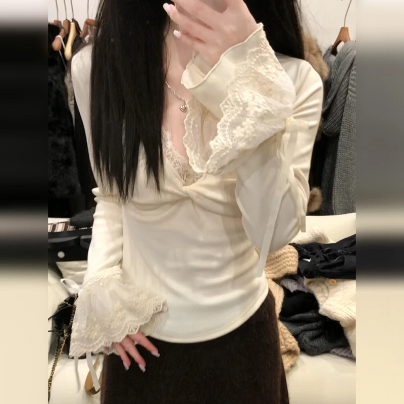 8235纯欲风蕾丝边拼接扭结V领长袖T恤女早春打底衫绝美内搭上衣