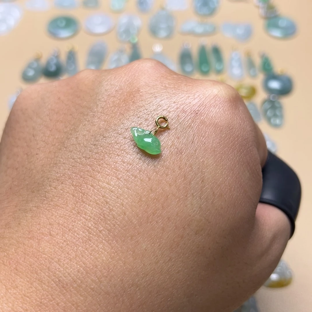 翡翠颈饰18K金镶嵌小海豚