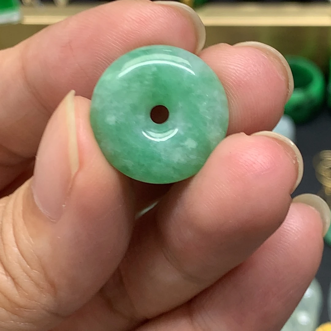 吊坠(不含链)未镶嵌翡翠穗*多有纹裂